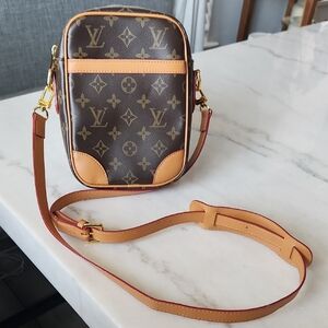 Crossbody And Handbag Pouch in Brown & Tan Color